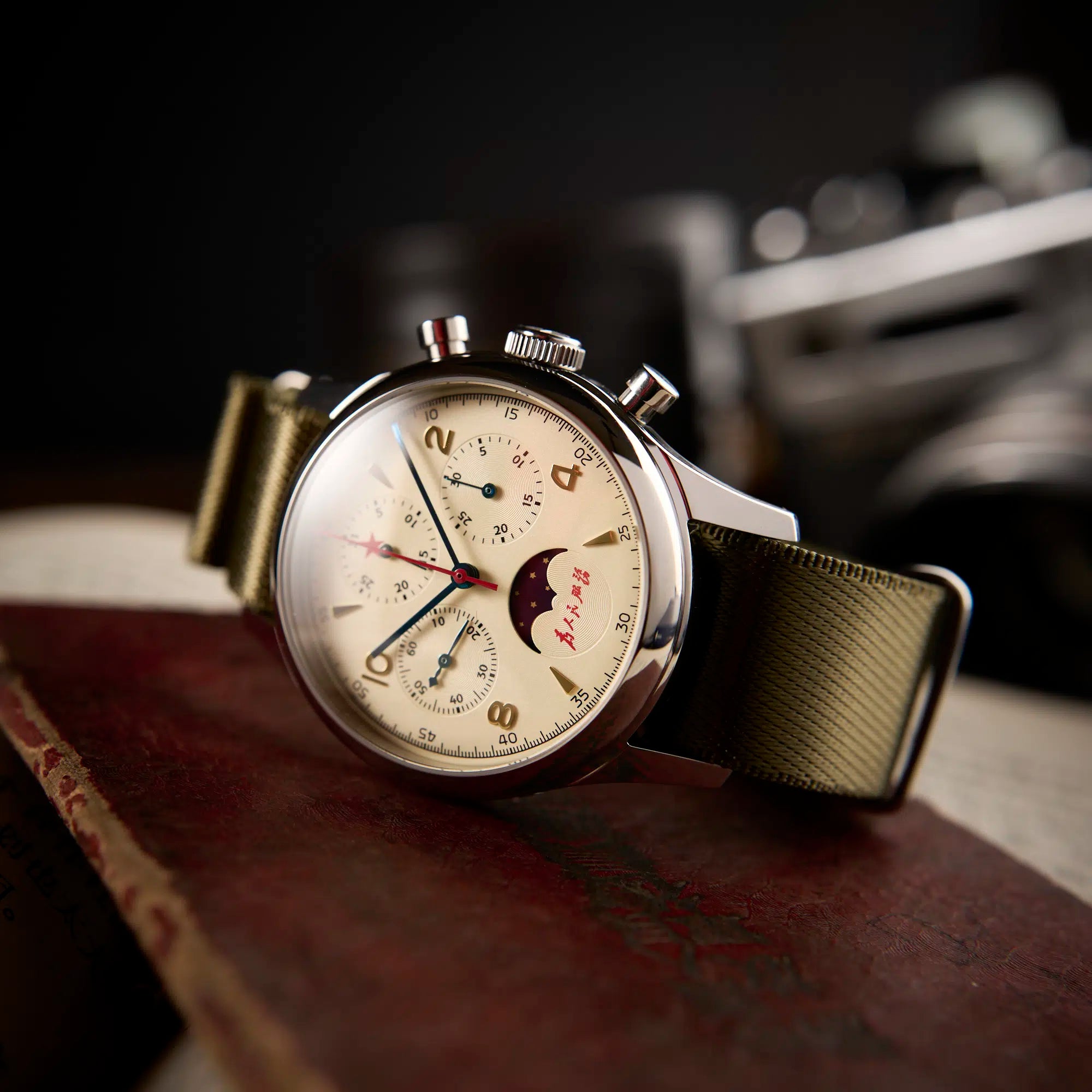 Ravbold Crème Duty Moon - Montre demi lune 40 mm